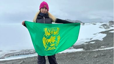 Знамето на Шумен се вее в Антарктида